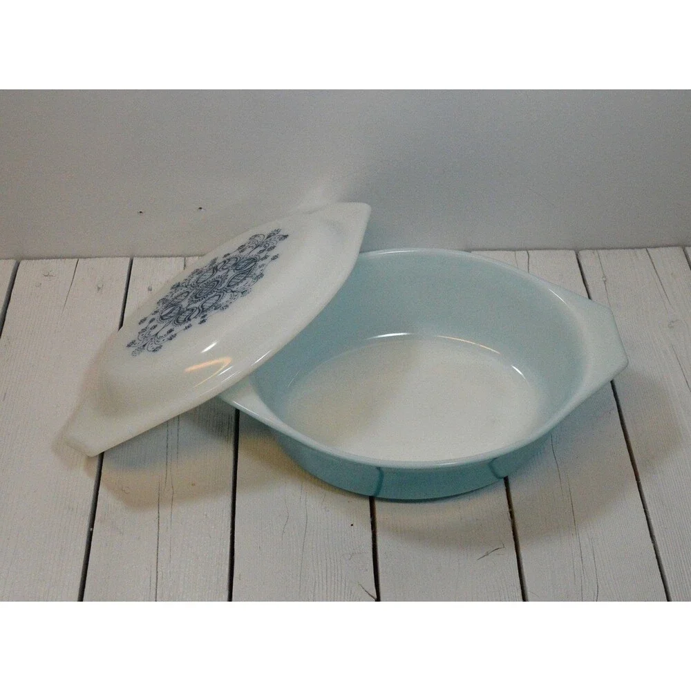 Vintage Pyrex Blue Doily Oval Casserole #043 with Lid